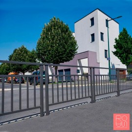 Tanca Venècia amb barrots especial zona escolar